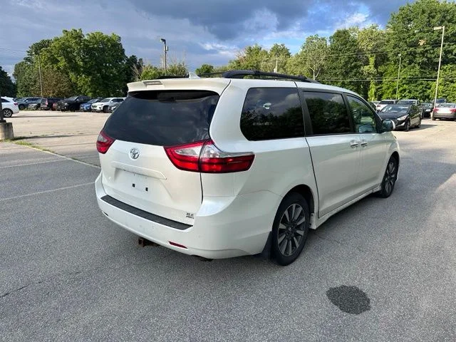 Used 2018 White Toyota XLE image 3