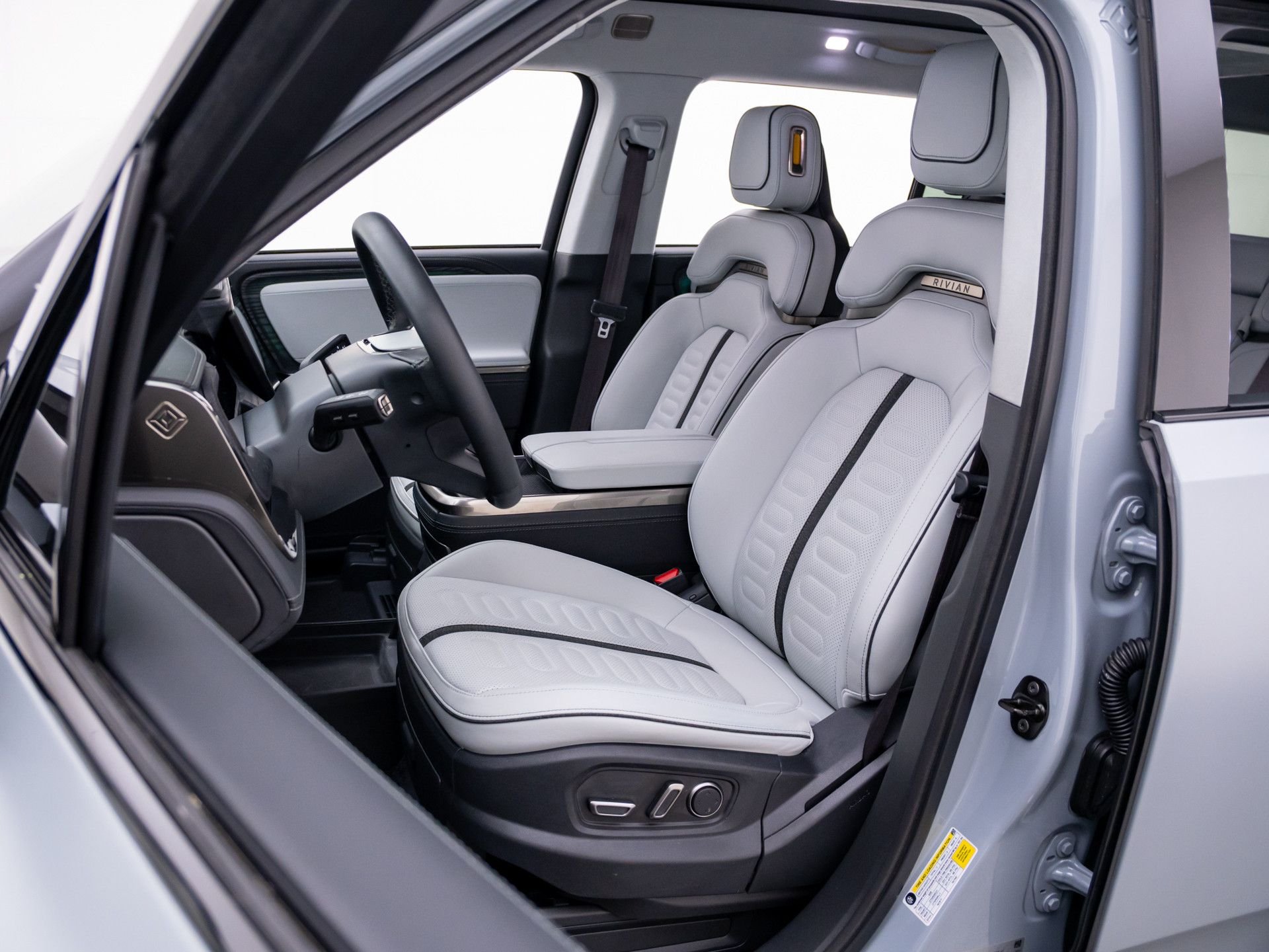 Used 2023  Rivian Adventure image 16
