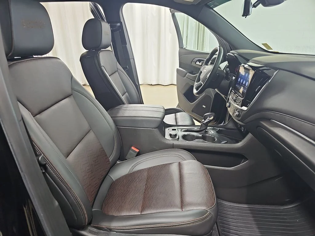 Used 2023 Black Chevrolet High Country image 13