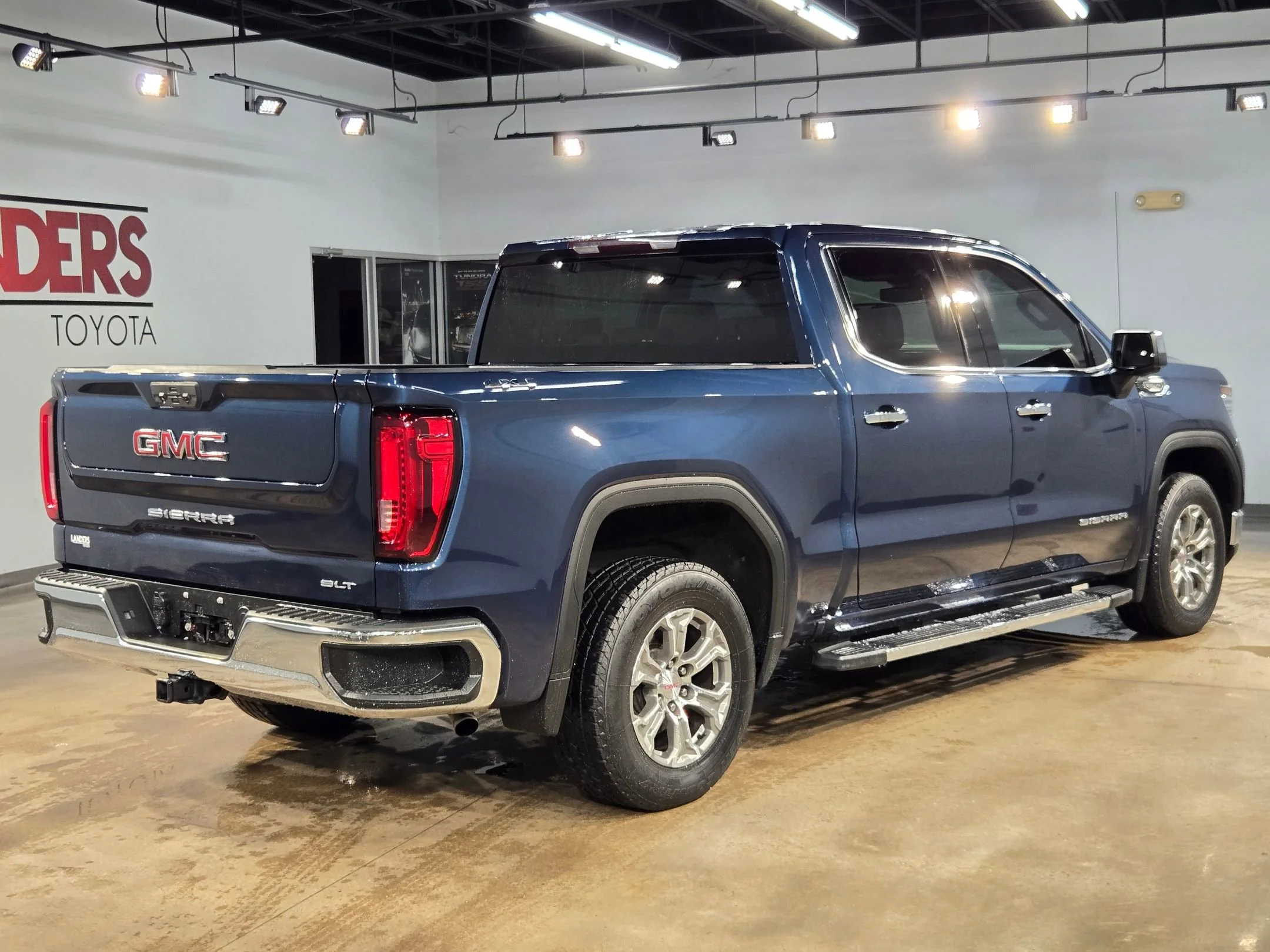 Used 2022 Pacific Blue Metallic GMC SLT image 7