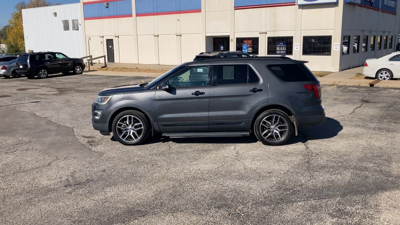 2016 Ford Explorer Sport photo 4