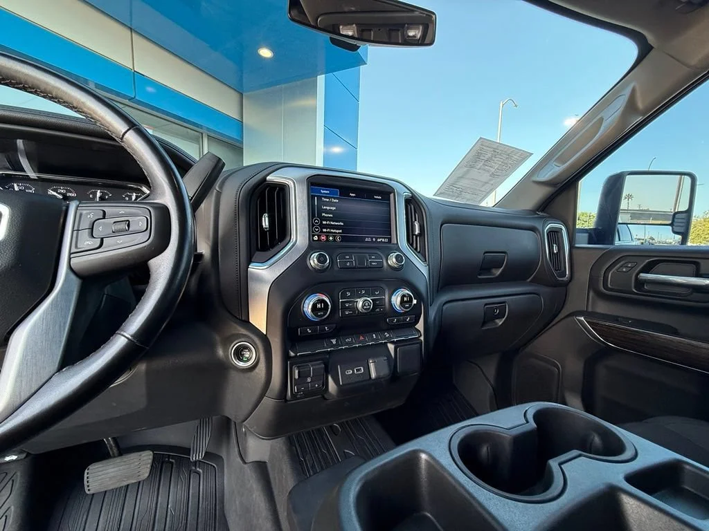 Used 2022 SUMMIT WHITE GMC SLE image 23