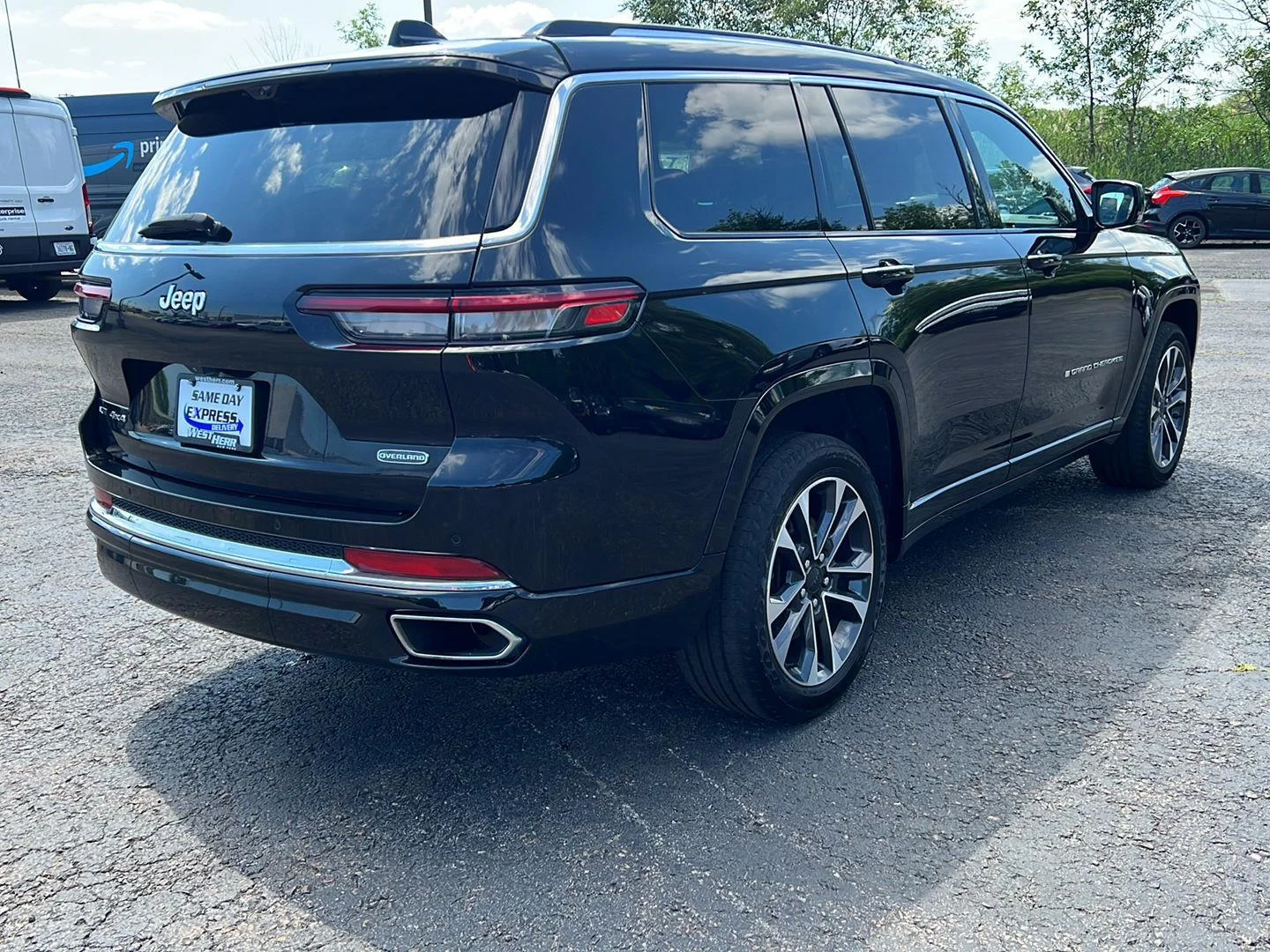 Used 2021 Diamond Black Crystal Pearlcoat Jeep Overland image 7