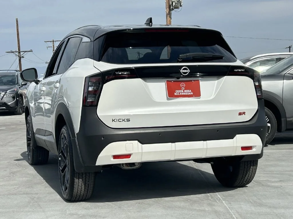 New 2026 Aspen White TriCoat / Super Black Two-tone Nissan SR image 3
