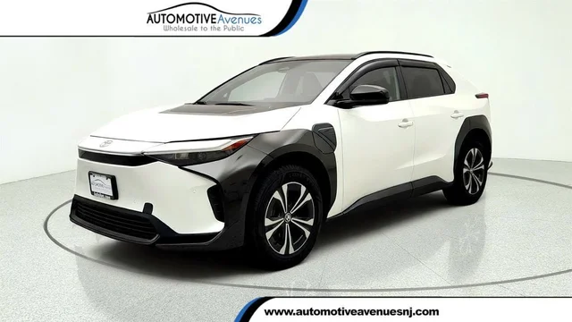 2023 Toyota bZ4X XLE FWD w/ Weather Package