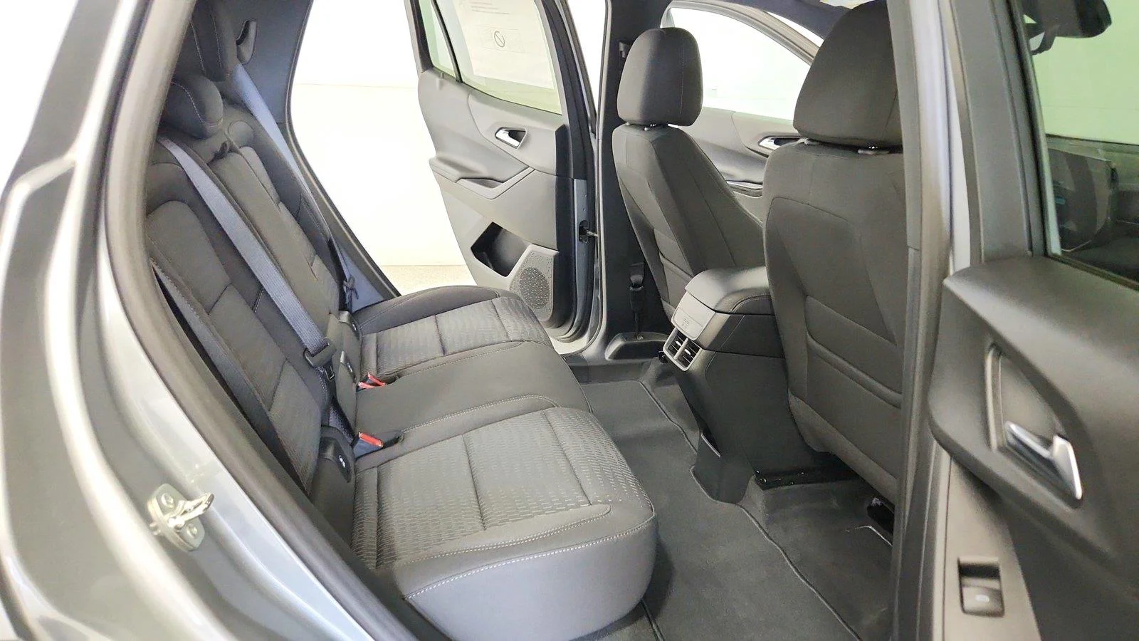 2027 Chevrolet Equinox LT - Photo 29