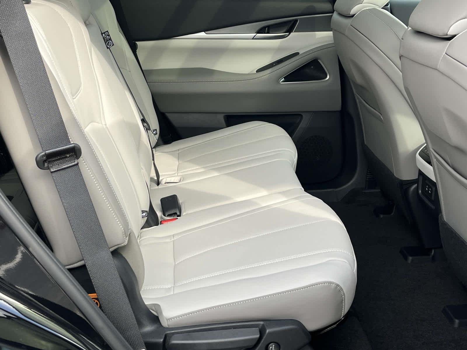 New 2027 Mineral Black INFINITI LUXE image 22