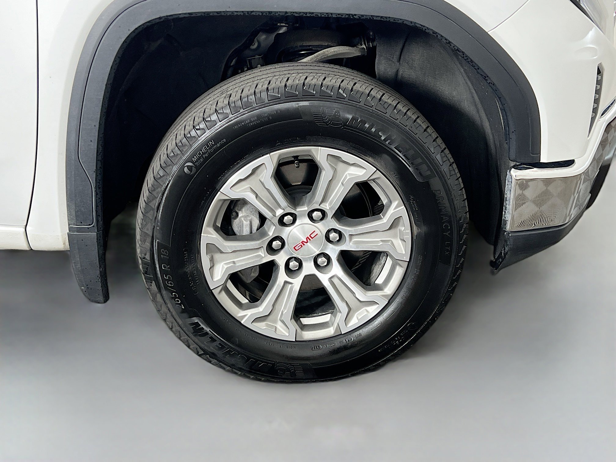 Used 2025 Summit White GMC SLT image 38