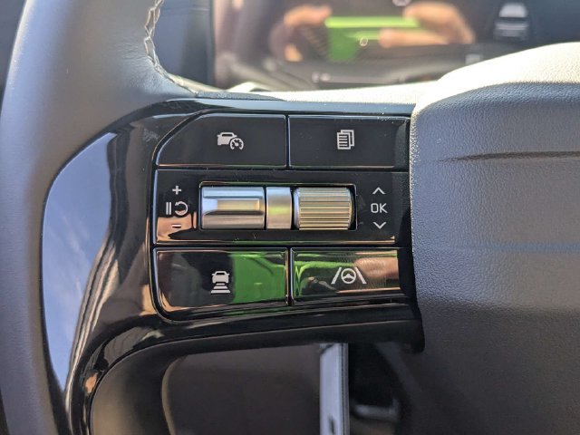 New 2027 White Kia LXS image 30