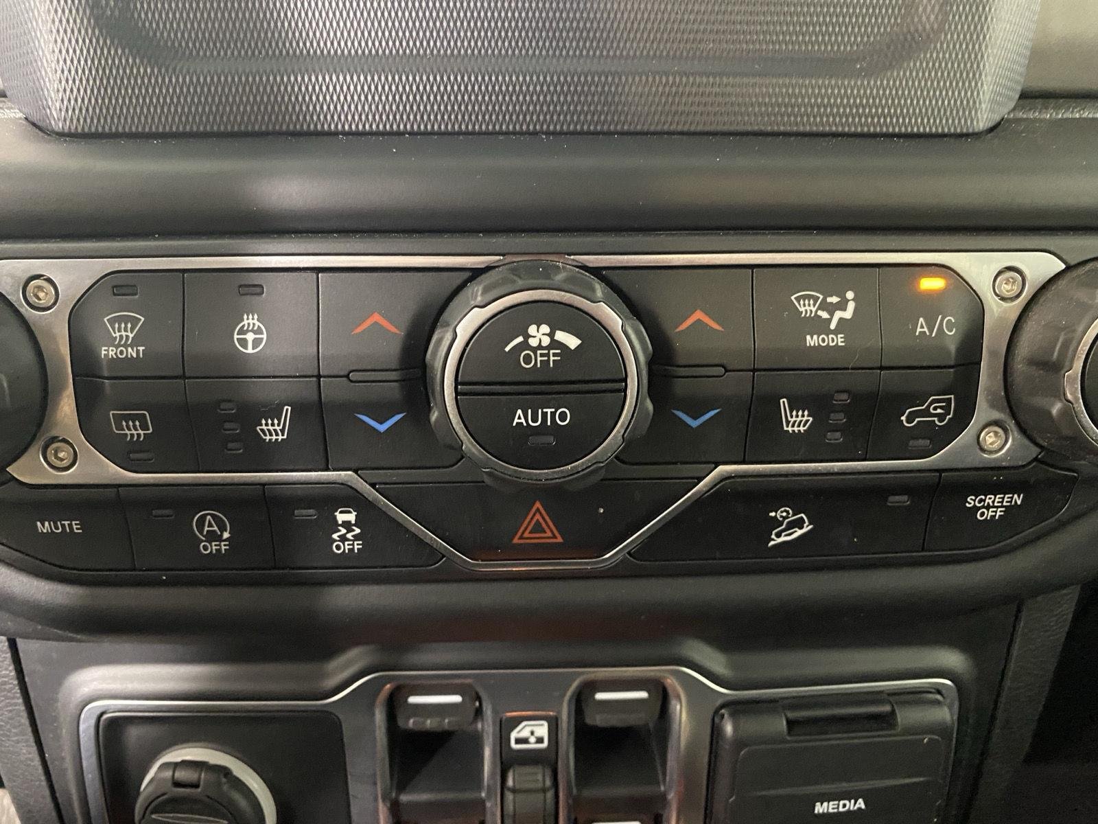 Used 2020 Granite Crystal Metallic Clearcoat Jeep Willys image 20