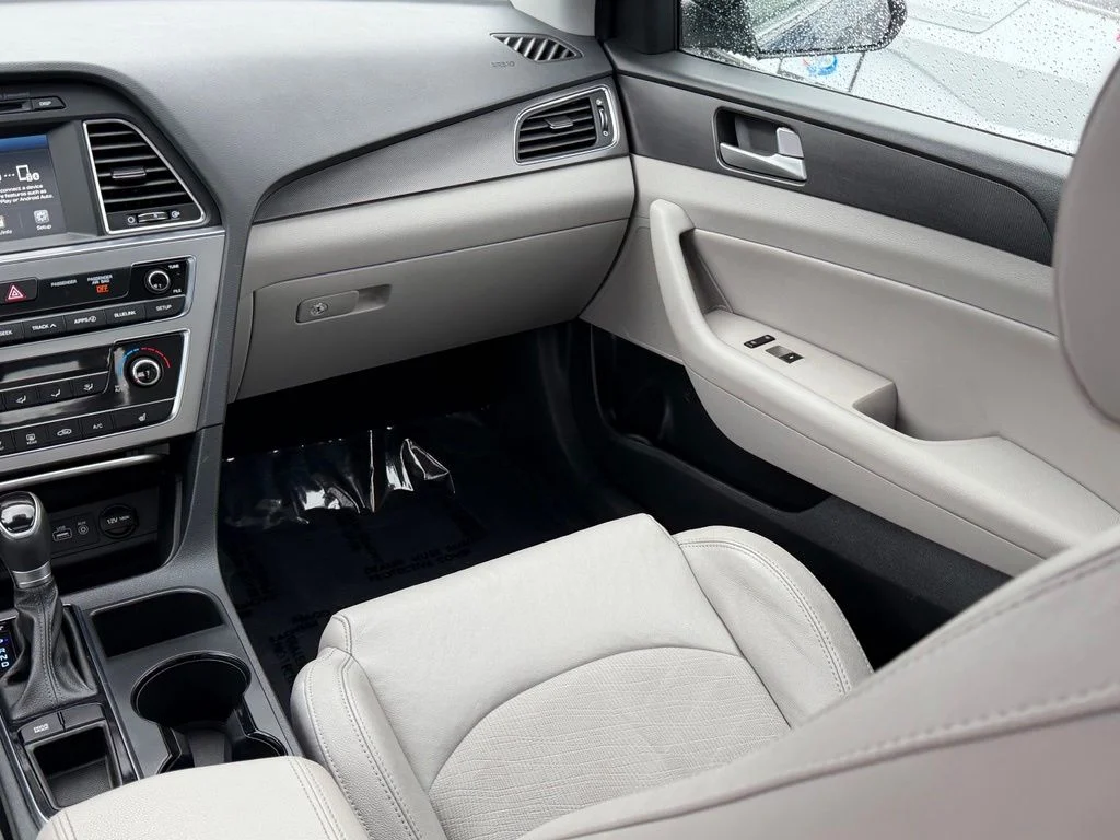 Used 2017 Lakeside Blue Hyundai Sport image 19