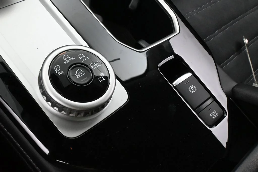 New 2026 Silver Metallic Mitsubishi SE 1.5T 2WD image 23