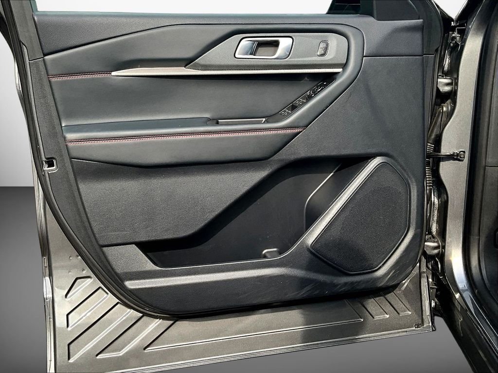 Used 2025 Gray Ford ST-Line image 21