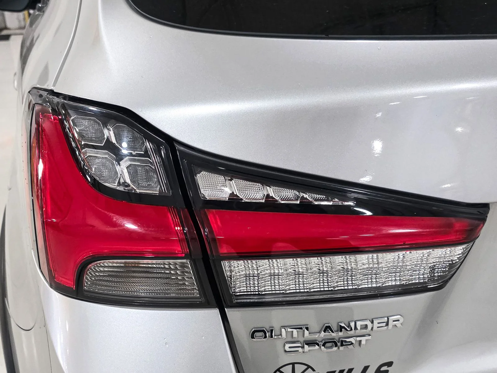 Used 2024  Mitsubishi  image 15