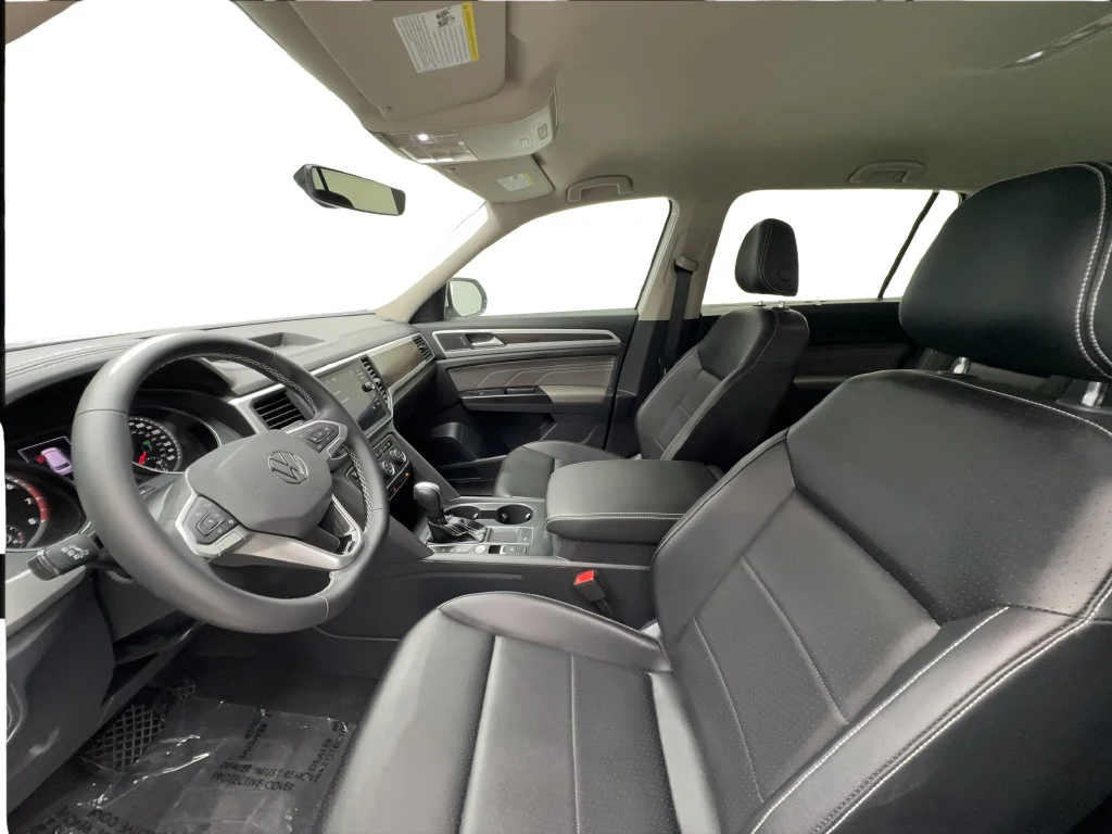 Used 2021 White Volkswagen 3.6L V6 SE w/Technology image 21