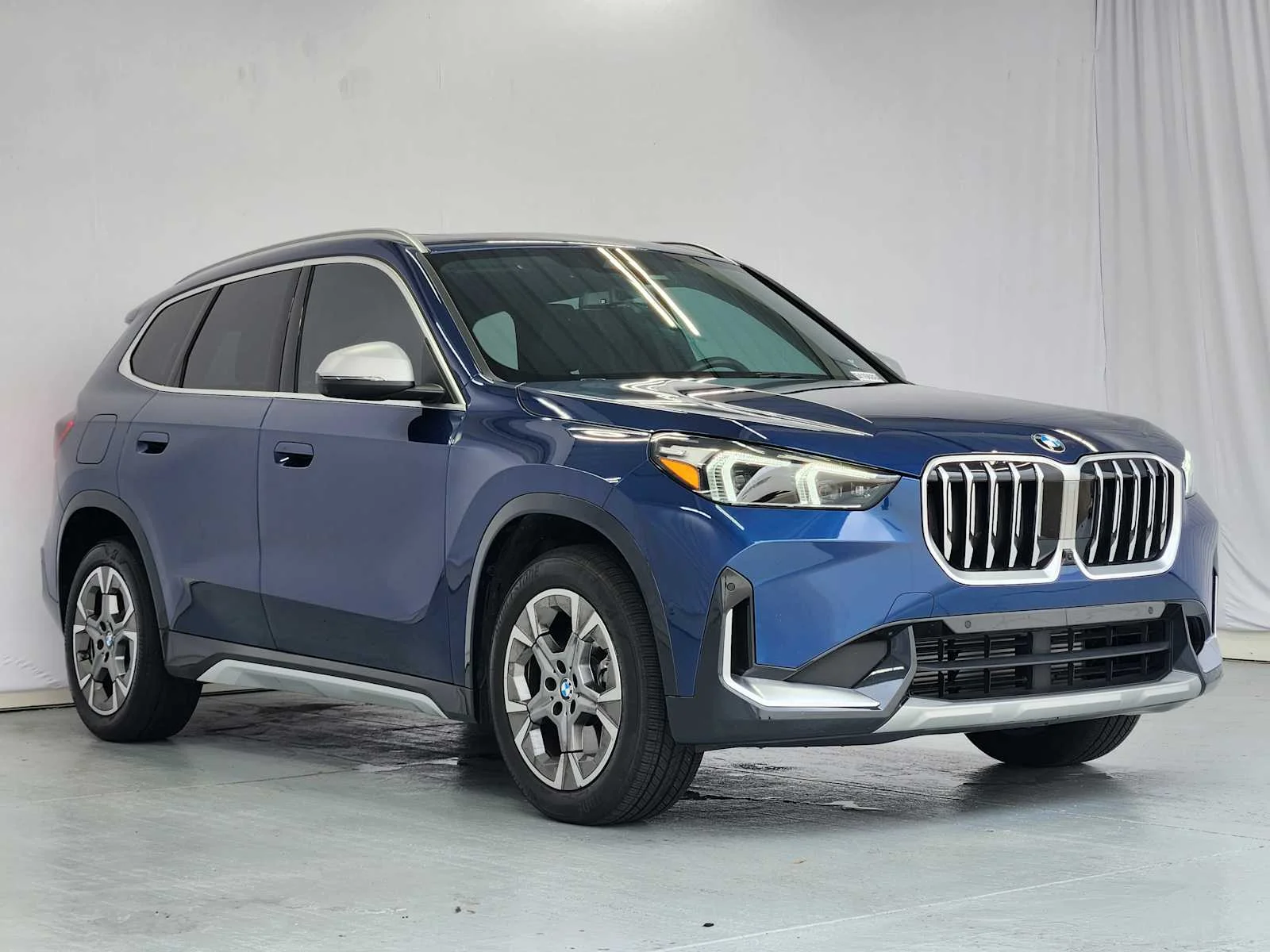 Certified Used 2024 Phytonic Blue Metallic BMW xDrive28i image 4