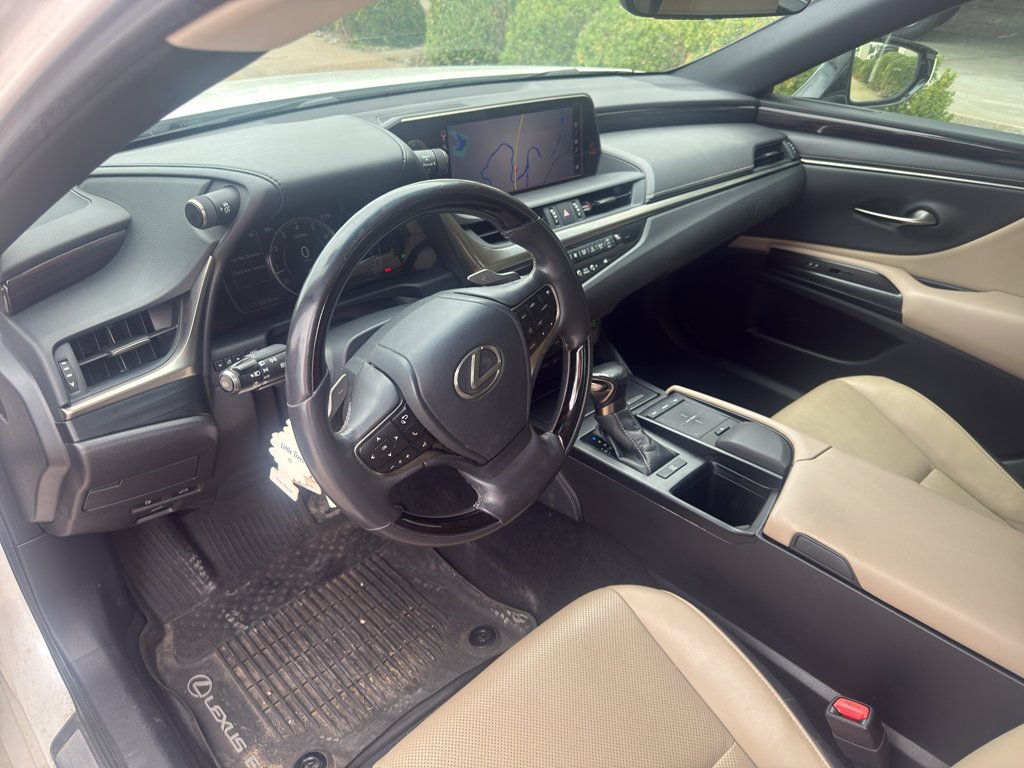 Used 2020 Eminent White Pearl Lexus Base image 10