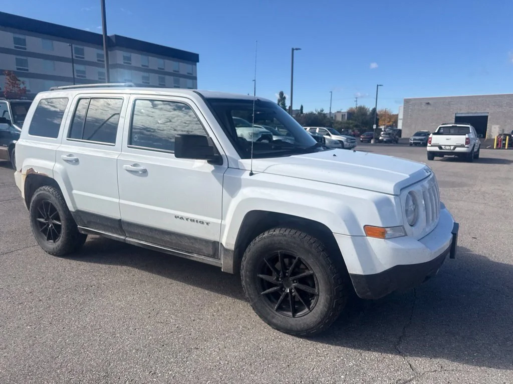Used 2015 Bright White Clearcoat Jeep Sport image 10