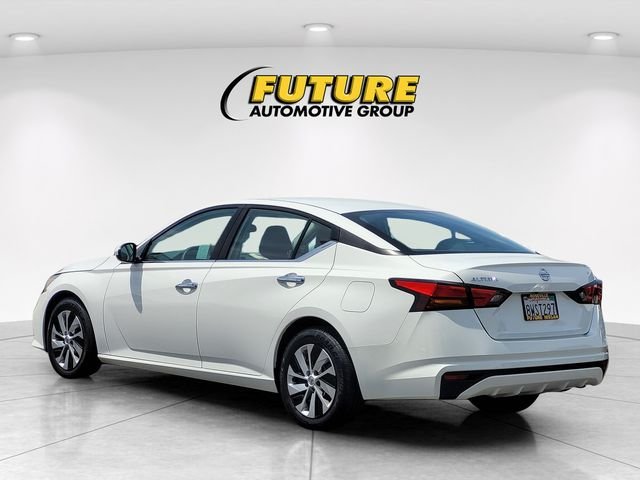 Used 2021 White Nissan 2.5 S image 7