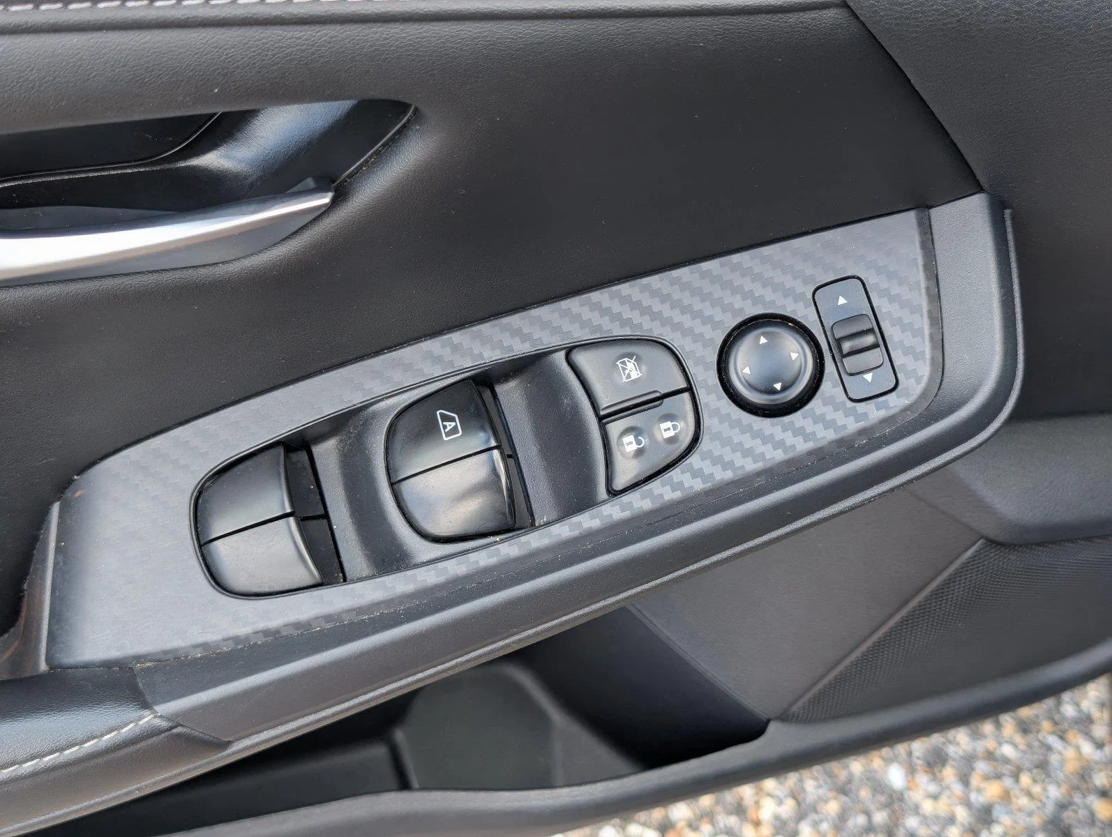 Used 2025 Super Black Nissan SV image 20