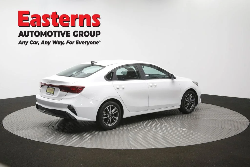 Used 2023 White Kia LXS image 40
