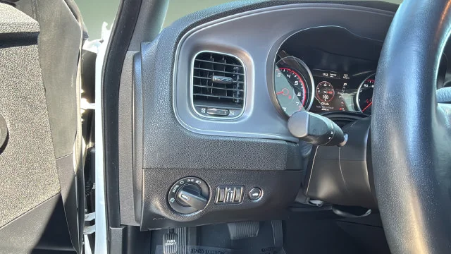 Used 2023 White Dodge SXT image 21