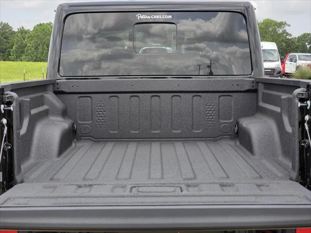 New 2026 Black Clear-Coat Exterior Paint Jeep Rubicon image 6
