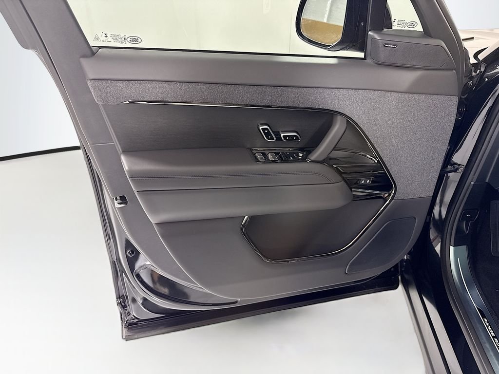 New 2026 Santorini Black Land Rover Dynamic SE image 24