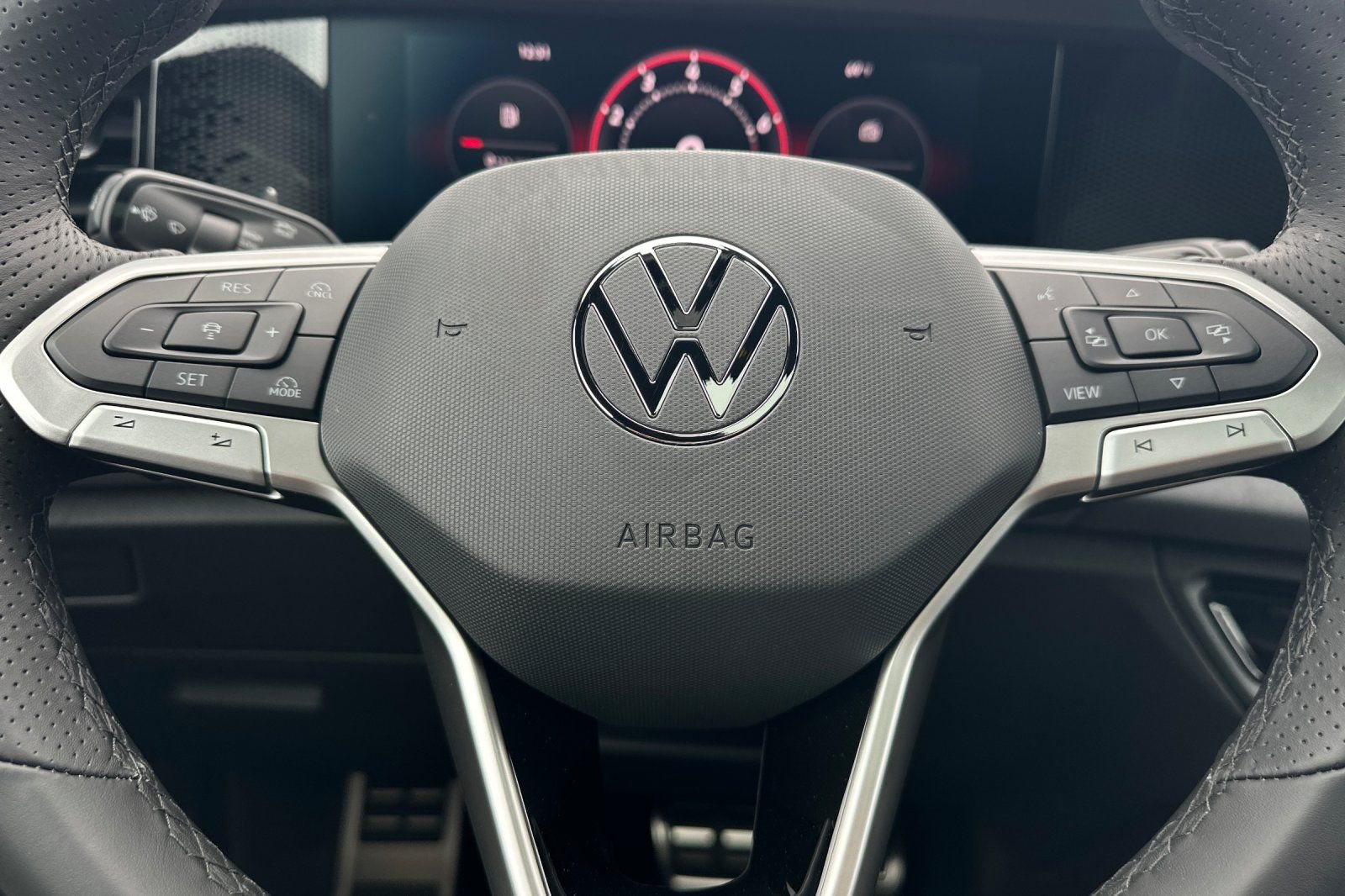 New 2026 Platinum Gray Metallic Volkswagen 2.0T SE R-Line Black image 23