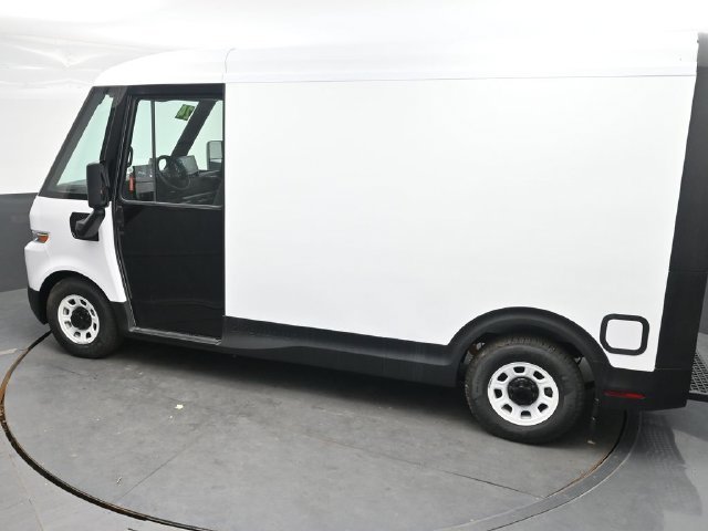Used 2024 White BrightDrop  image 27