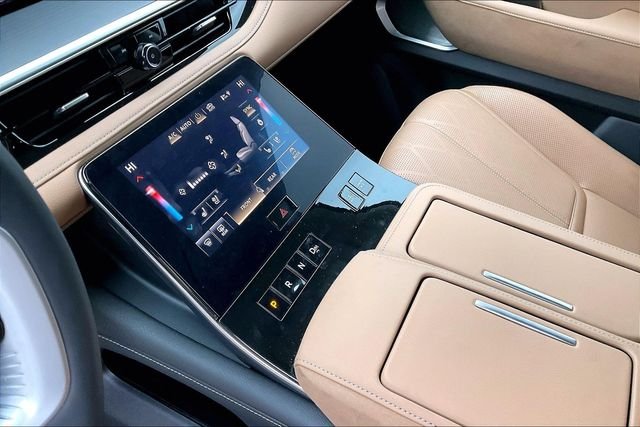 Used 2025 White INFINITI SENSORY image 13
