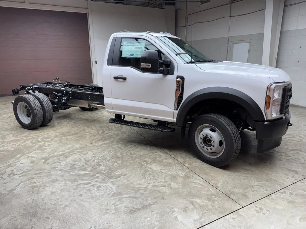New 2026 Oxford White Ford F-450® XL image 6
