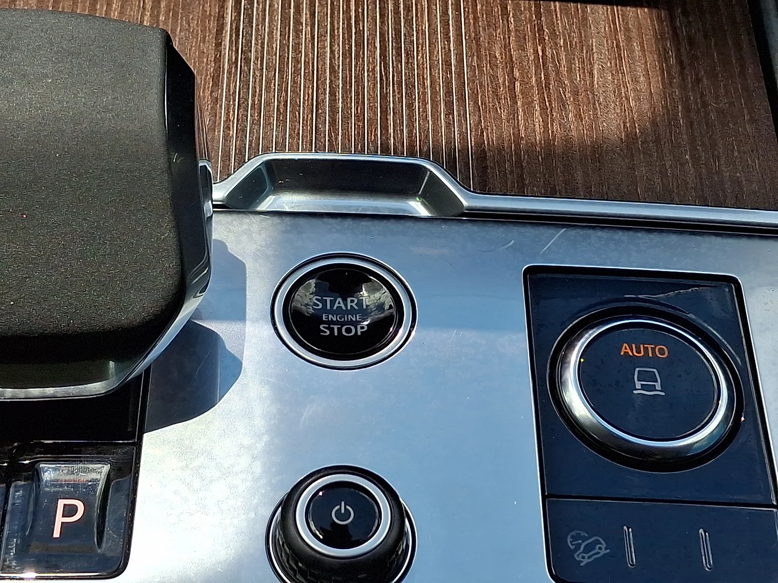 Certified Used 2023 Fuji White - 1AA Land Rover Autobiography image 26