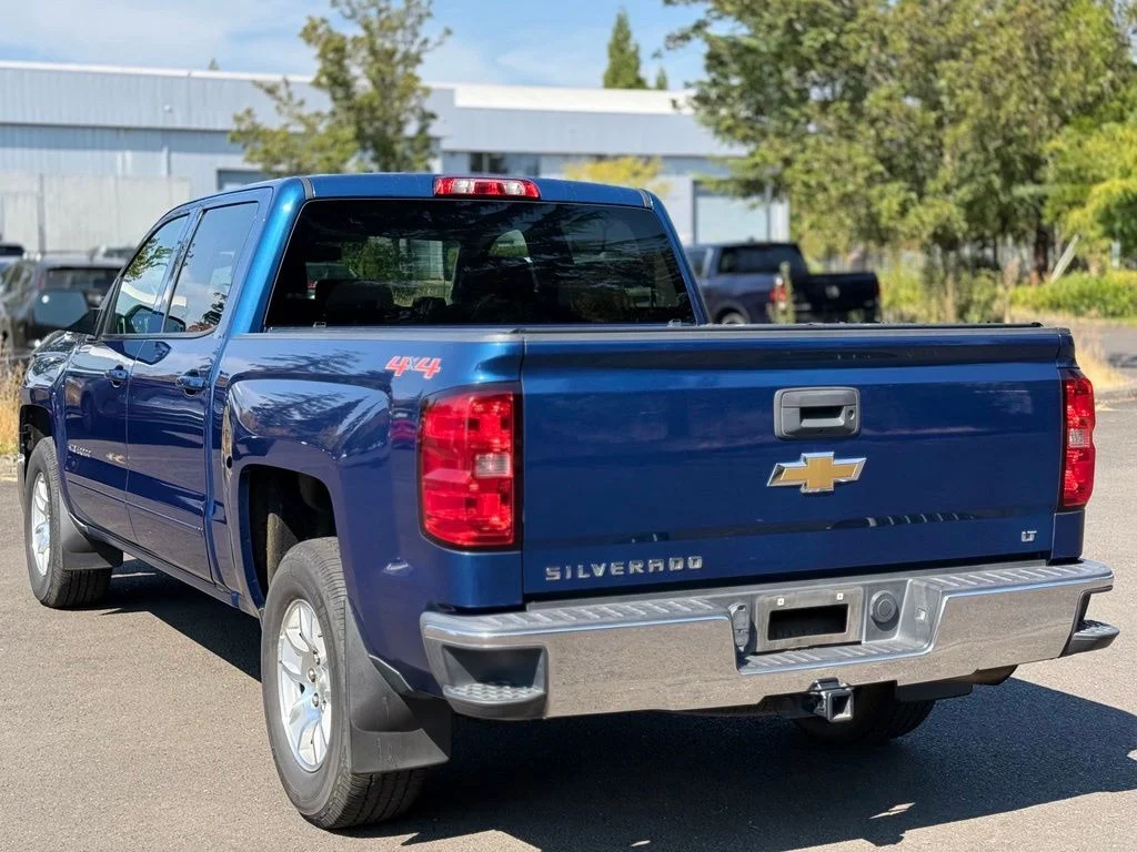 Used 2015 Deep Ocean Blue Chevrolet LT image 3