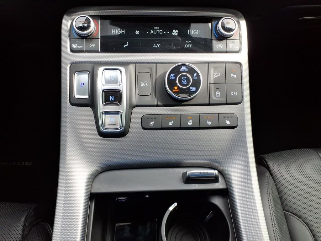 Used 2025 White Hyundai Calligraphy image 25