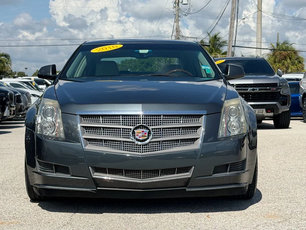 Used 2010  Cadillac Luxury image 2