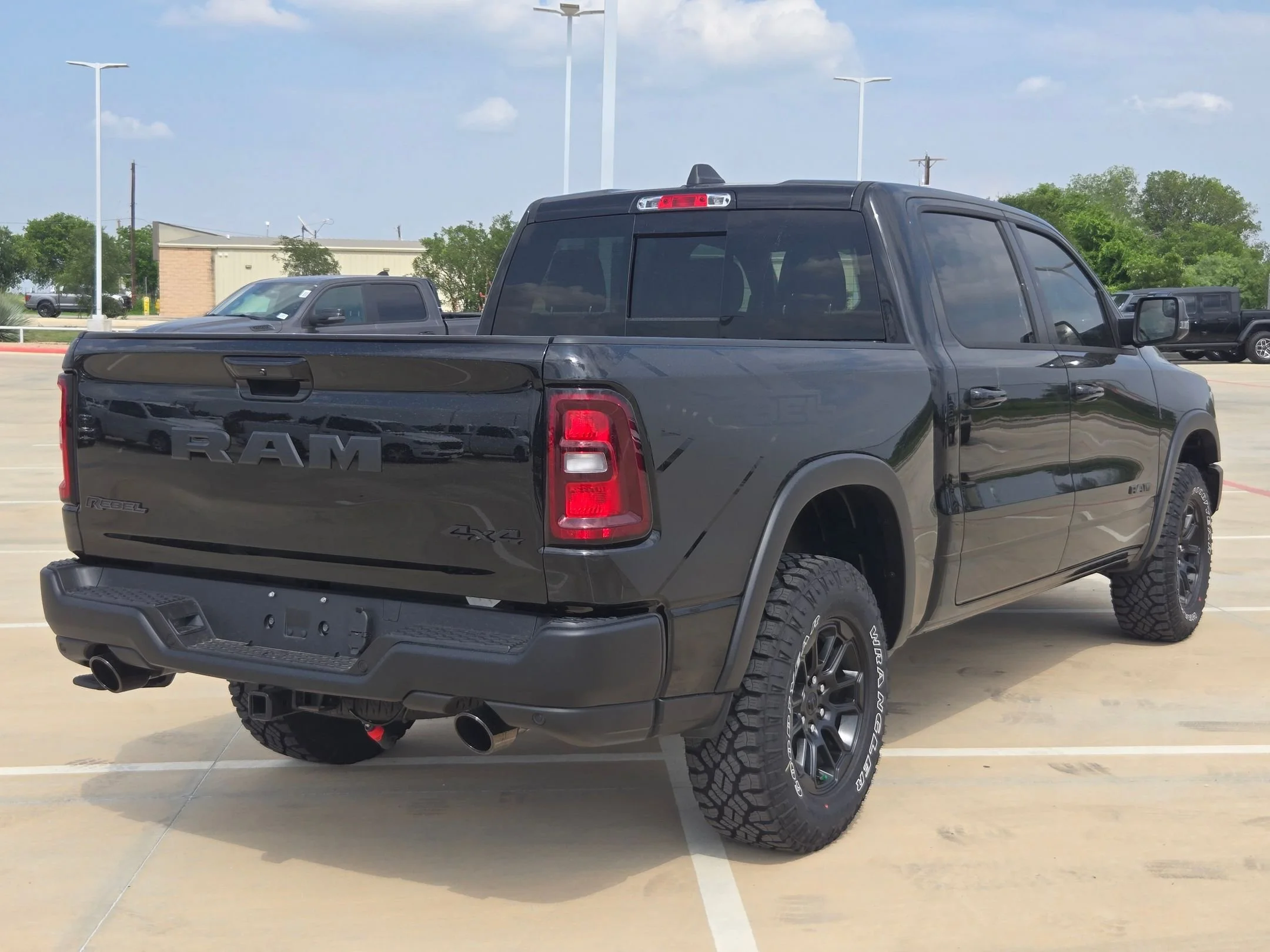 New 2026 Diamond Black Crystal Pearl-Coat Exterior Paint RAM Rebel image 3