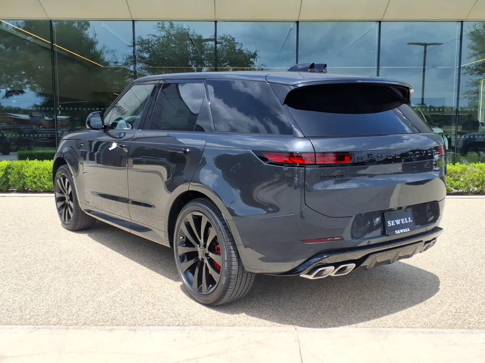 New 2026 Carpathian Grey LAND ROVER Dynamic SE image 4