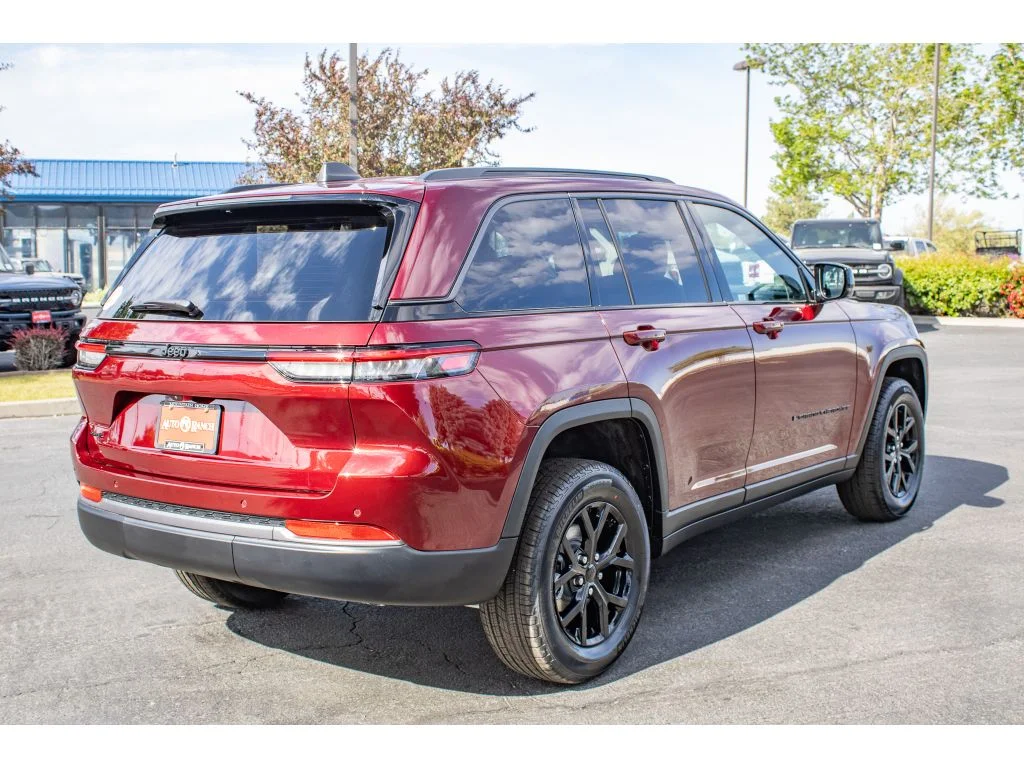 New 2026 Velvet Red Pearlcoat Jeep Laredo Altitude image 8