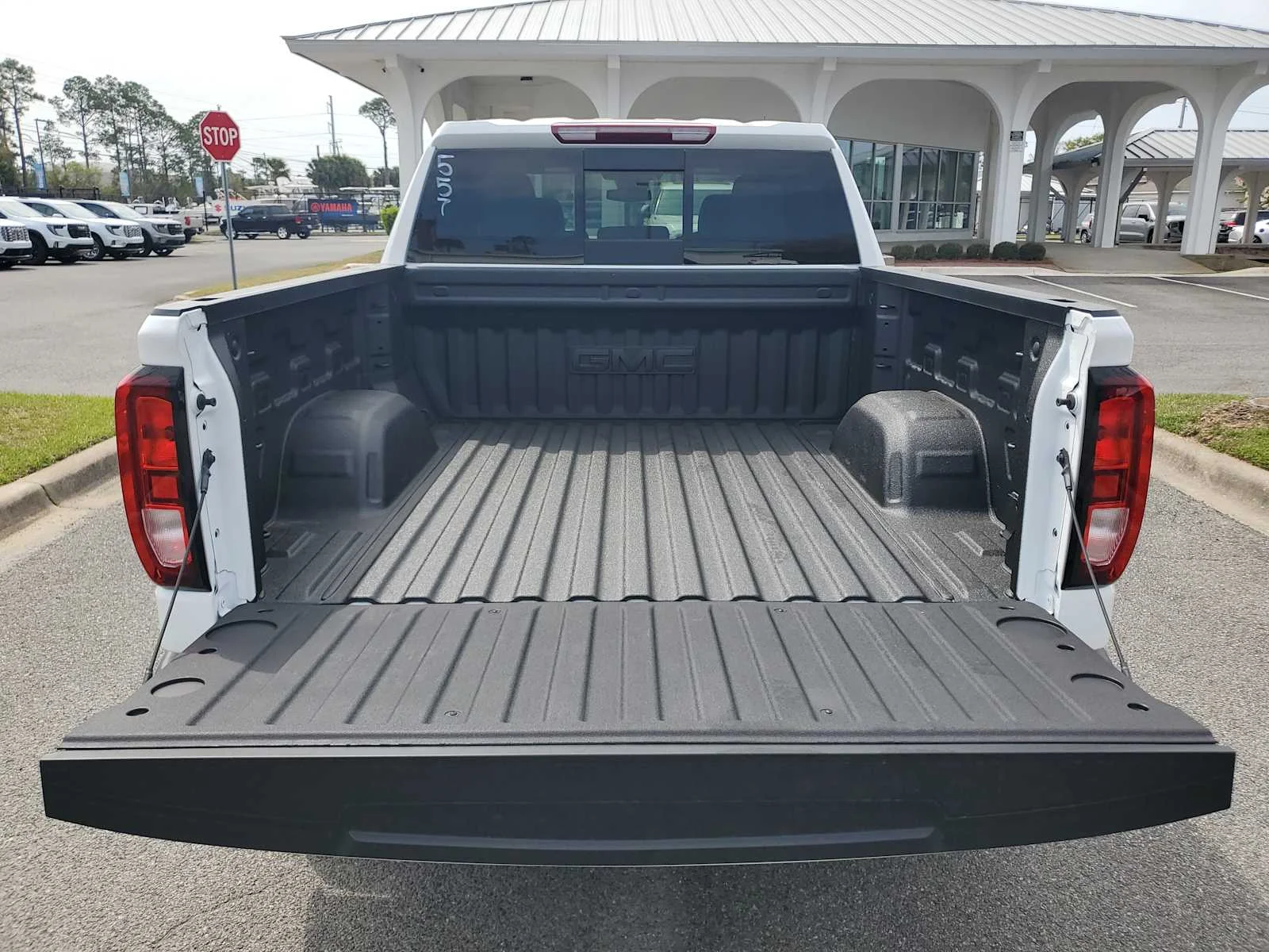 New 2026 Summit White GMC SLE image 5