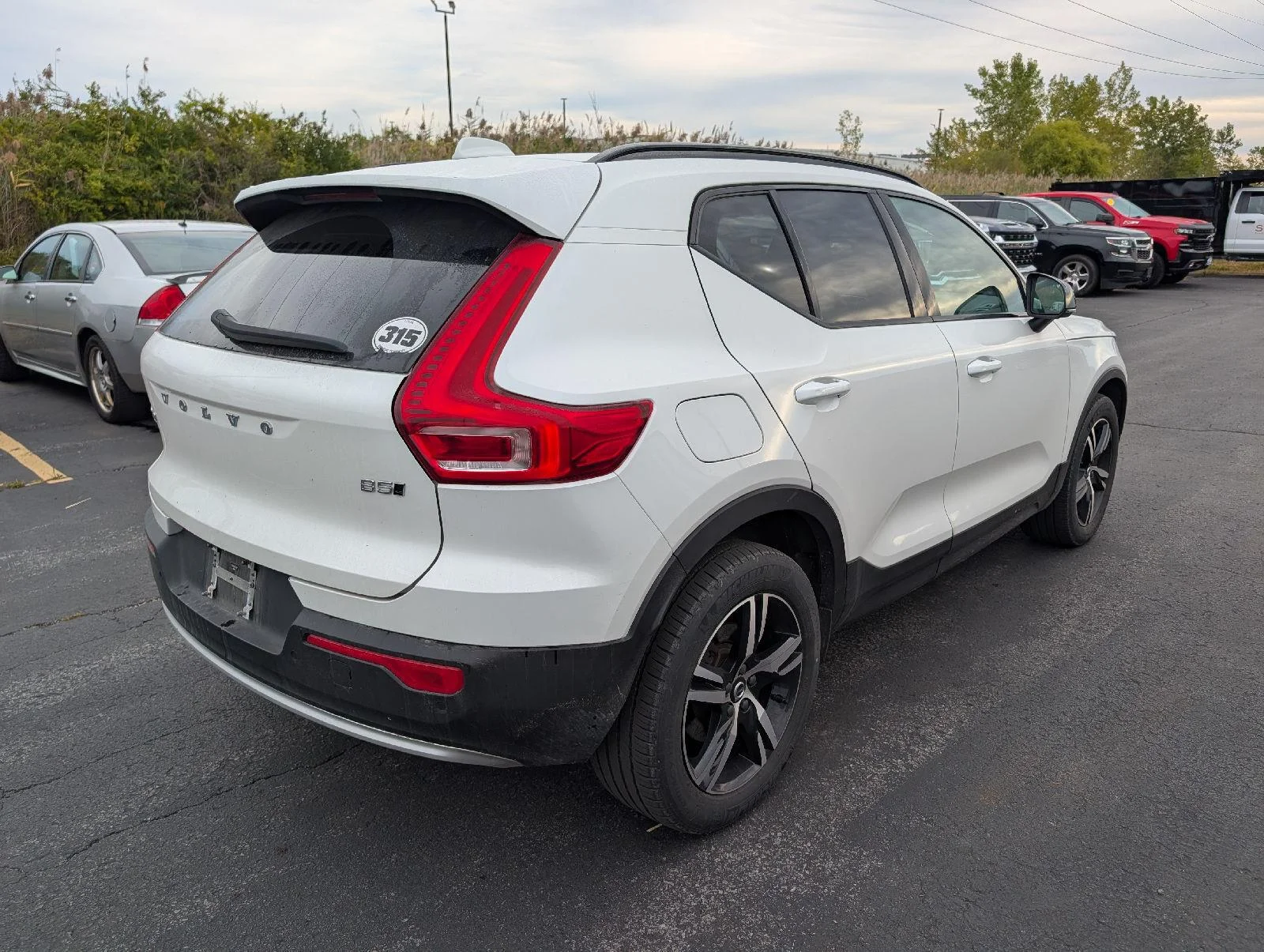 Used 2023 Crystal White Metallic Volvo Plus Dark Theme image 7