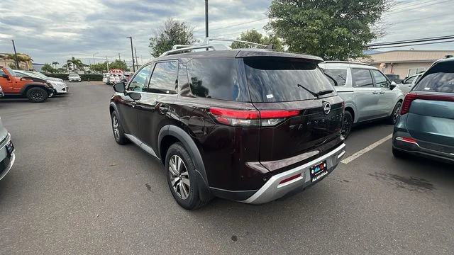 Used 2022 Brown Nissan SL image 3