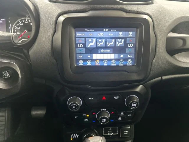 Used 2019 White Jeep Latitude image 17