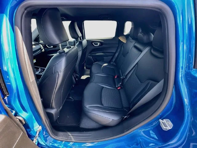 New 2026 Hydro Blue Pearl-Coat Exterior Paint Jeep Latitude image 23