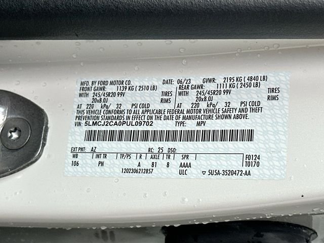Used 2023 White Lincoln Reserve image 35