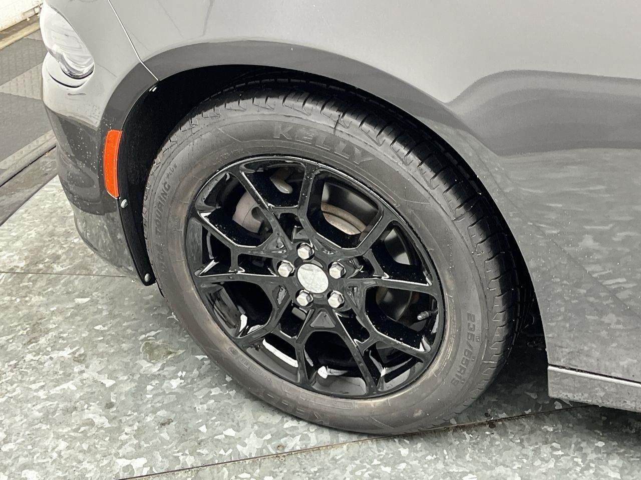 Used 2017 Granite Pearlcoat Dodge SXT image 27