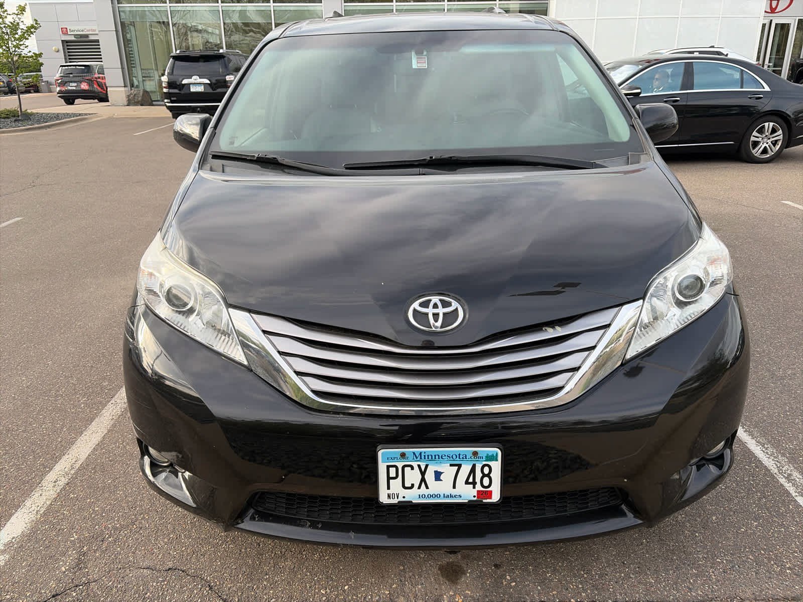 Used 2017 Toyota Sienna XLE with VIN 5TDYZ3DC8HS805963 for sale in Golden Valley, Minnesota