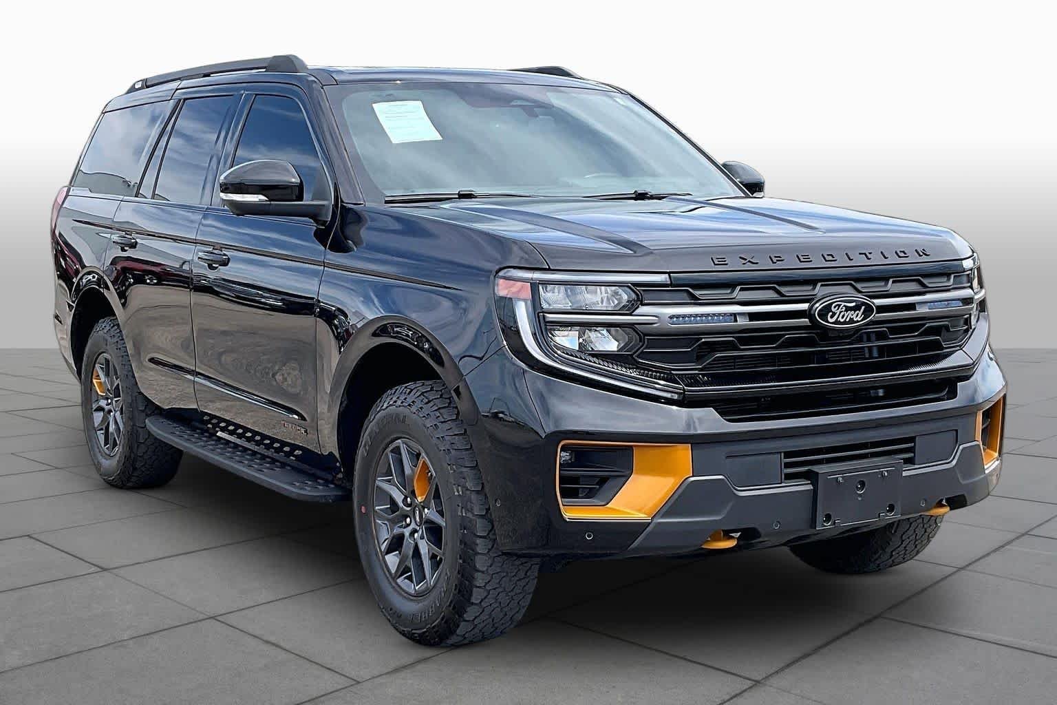 Used 2025 Agate Black Metallic Ford Tremor image 3