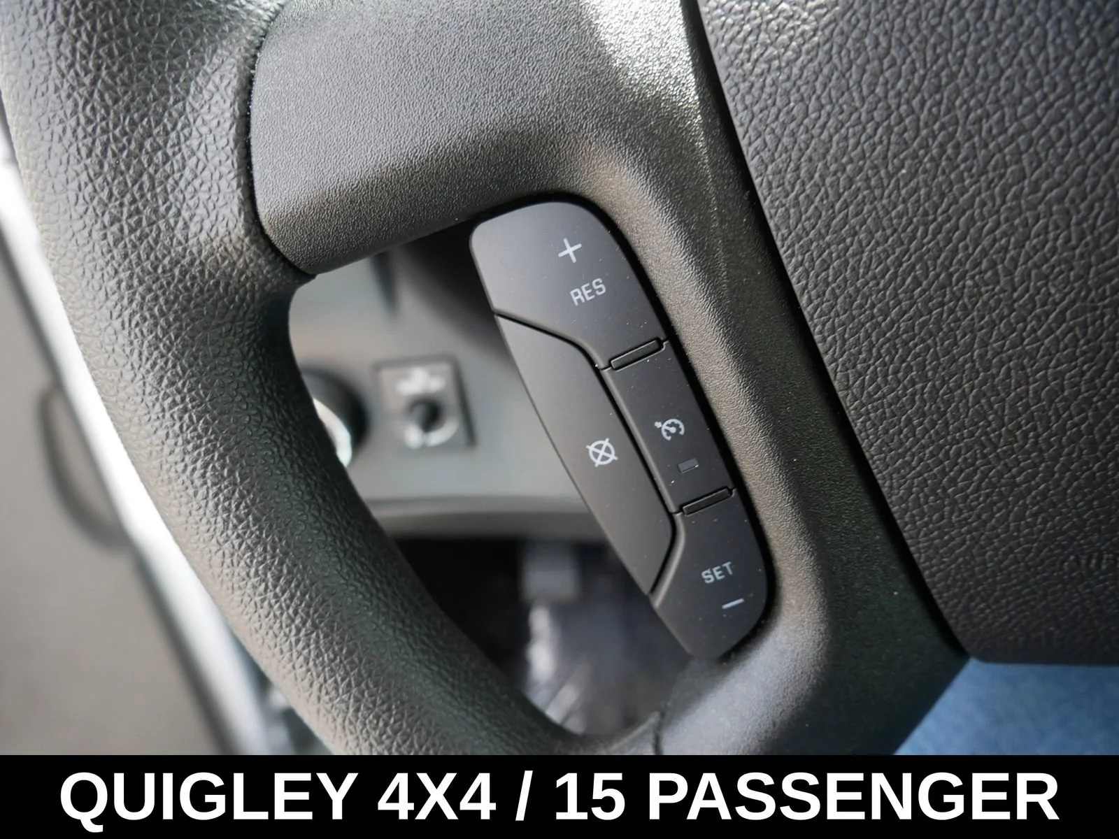2024 Chevrolet Express Passenger LT - Photo 29