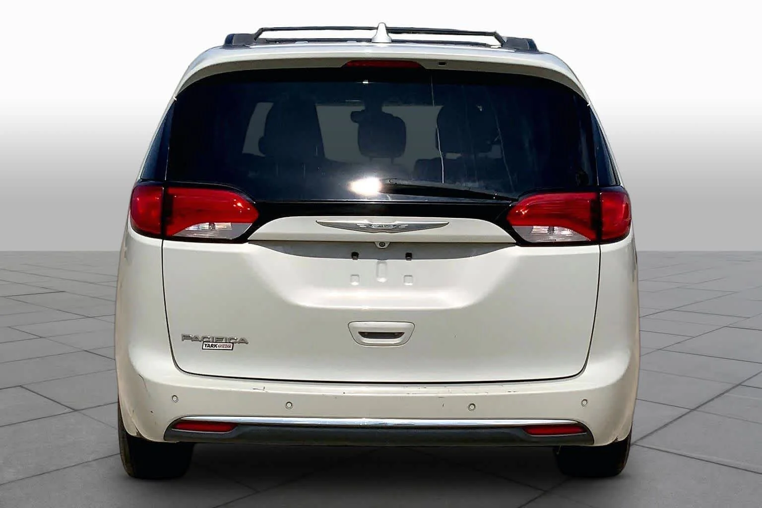 Used 2017 Tusk White Chrysler Touring-L image 4